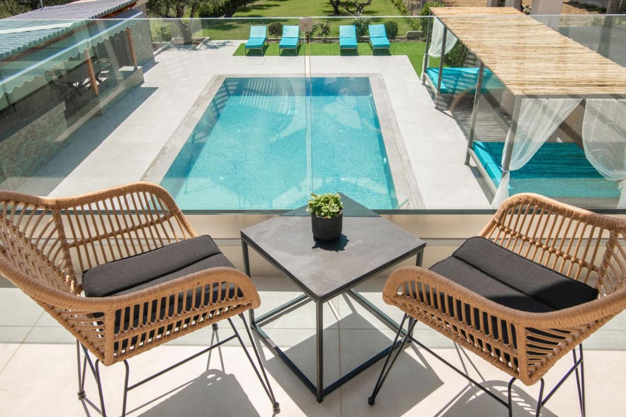 Antonia Villa - Luxurious Serenity With Private Pool, By Zantewize Kalipadhon ภายนอก รูปภาพ