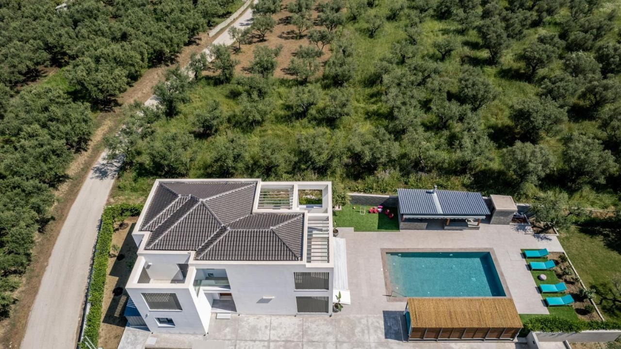 Antonia Villa - Luxurious Serenity With Private Pool, By Zantewize Kalipadhon ภายนอก รูปภาพ