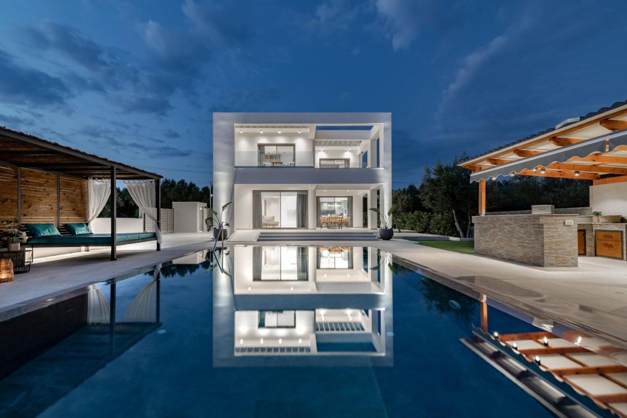 Antonia Villa - Luxurious Serenity With Private Pool, By Zantewize Kalipadhon ภายนอก รูปภาพ
