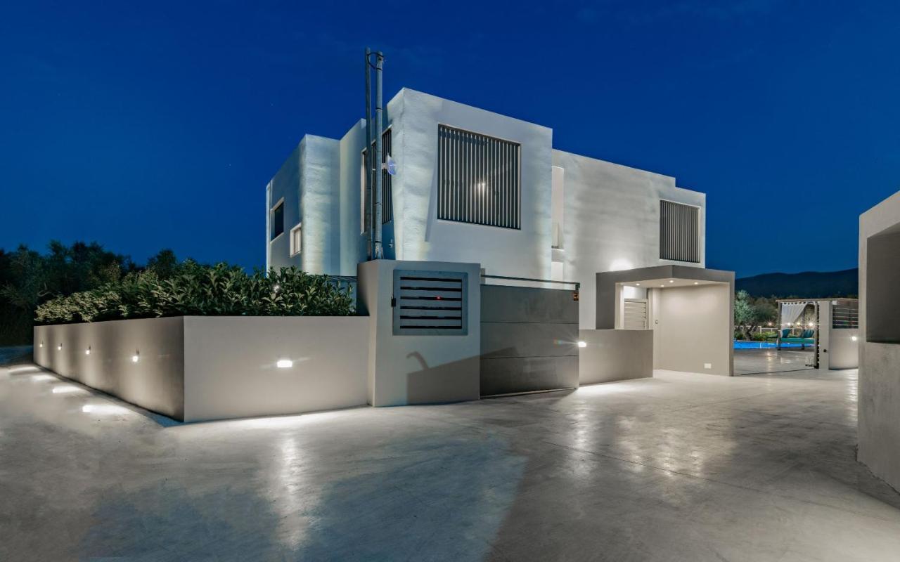 Antonia Villa - Luxurious Serenity With Private Pool, By Zantewize Kalipadhon ภายนอก รูปภาพ