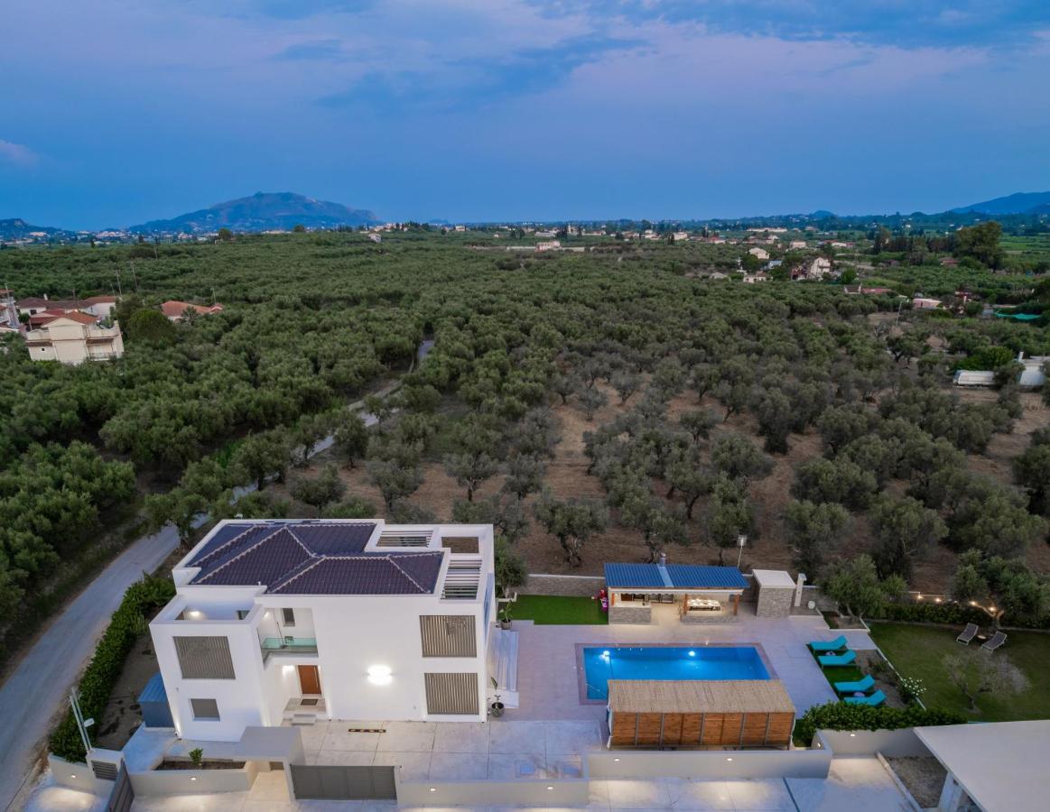 Antonia Villa - Luxurious Serenity With Private Pool, By Zantewize Kalipadhon ภายนอก รูปภาพ