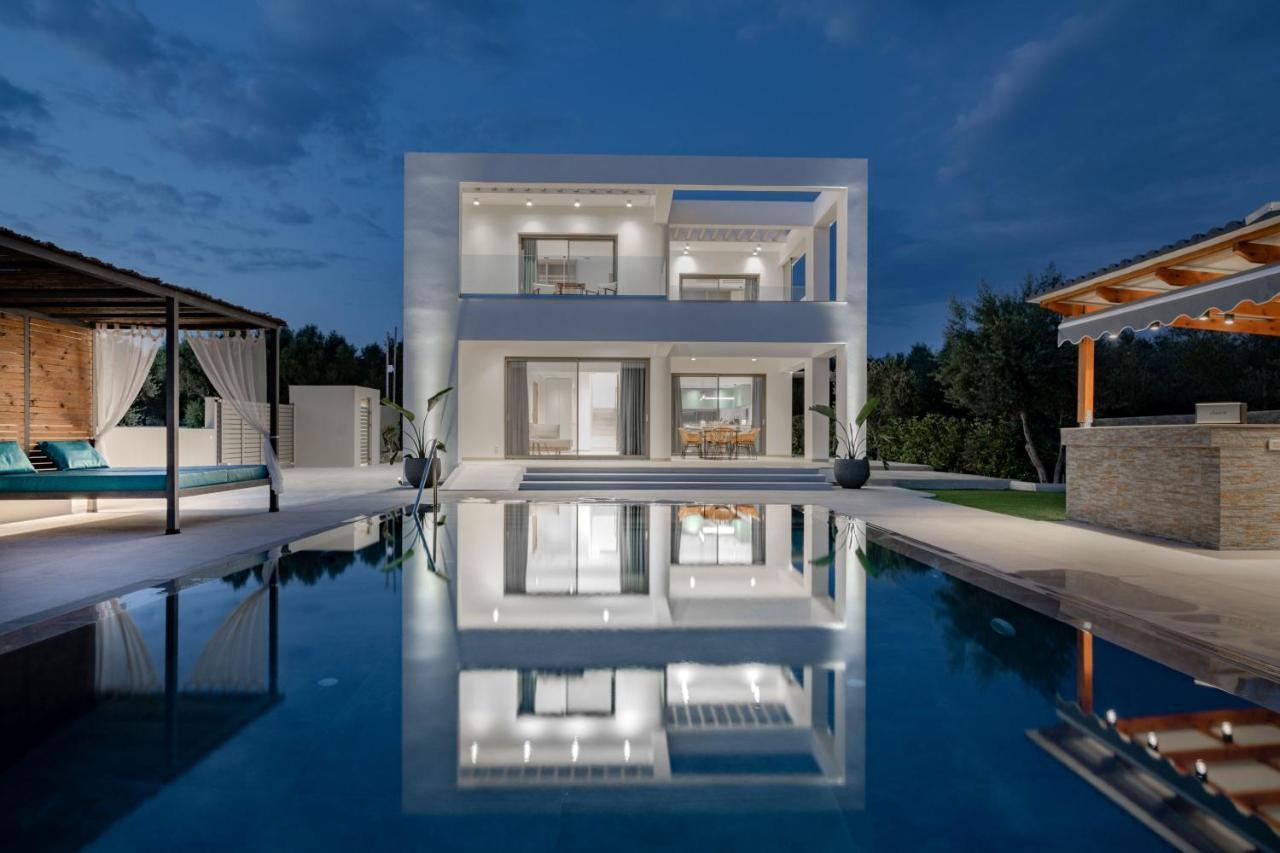 Antonia Villa - Luxurious Serenity With Private Pool, By Zantewize Kalipadhon ภายนอก รูปภาพ