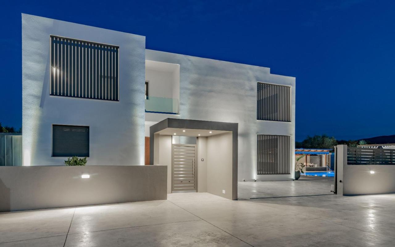 Antonia Villa - Luxurious Serenity With Private Pool, By Zantewize Kalipadhon ภายนอก รูปภาพ