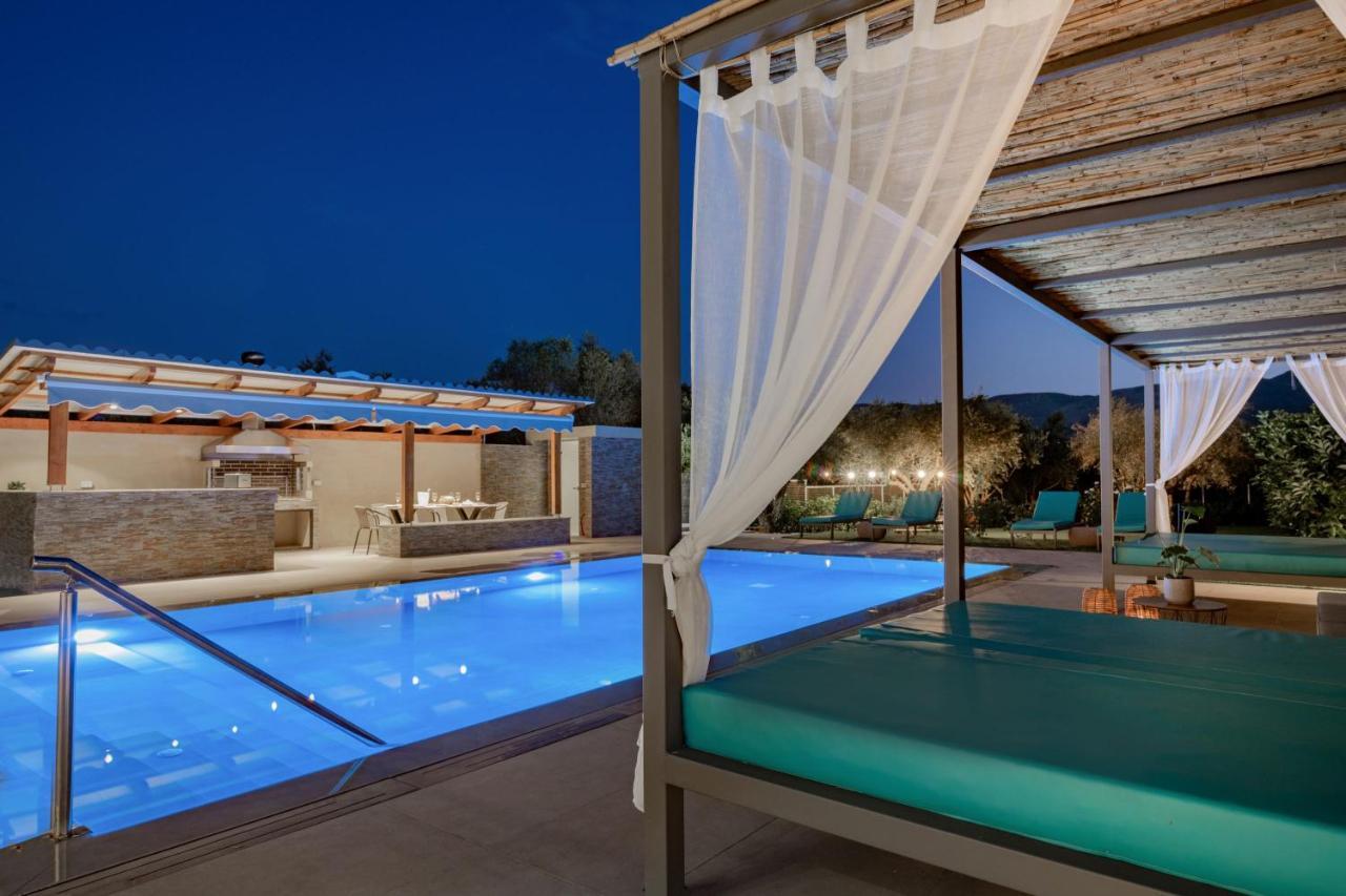 Antonia Villa - Luxurious Serenity With Private Pool, By Zantewize Kalipadhon ภายนอก รูปภาพ