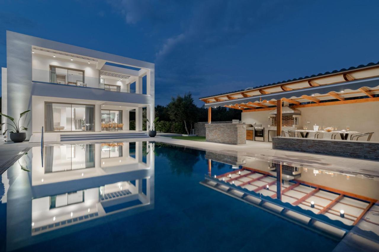 Antonia Villa - Luxurious Serenity With Private Pool, By Zantewize Kalipadhon ภายนอก รูปภาพ