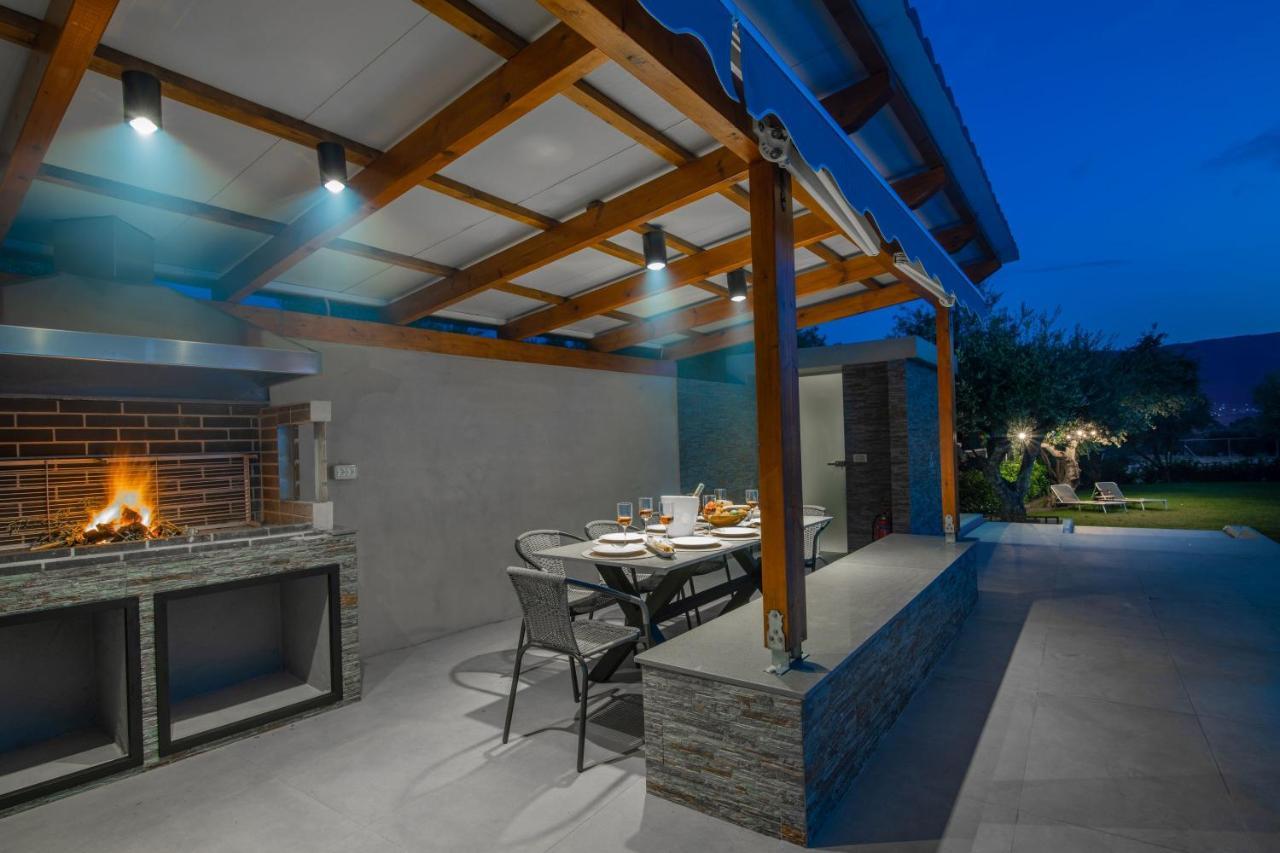 Antonia Villa - Luxurious Serenity With Private Pool, By Zantewize Kalipadhon ภายนอก รูปภาพ
